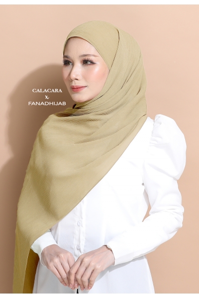 lilit pleated shawl